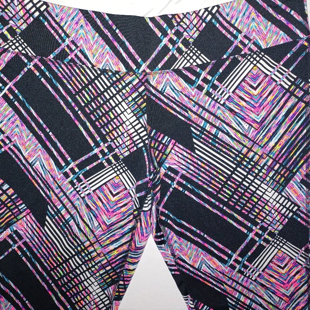 MATERIAL GIRL ACTIVE WOMEN'S CAPRI STYLE LEGGINGS